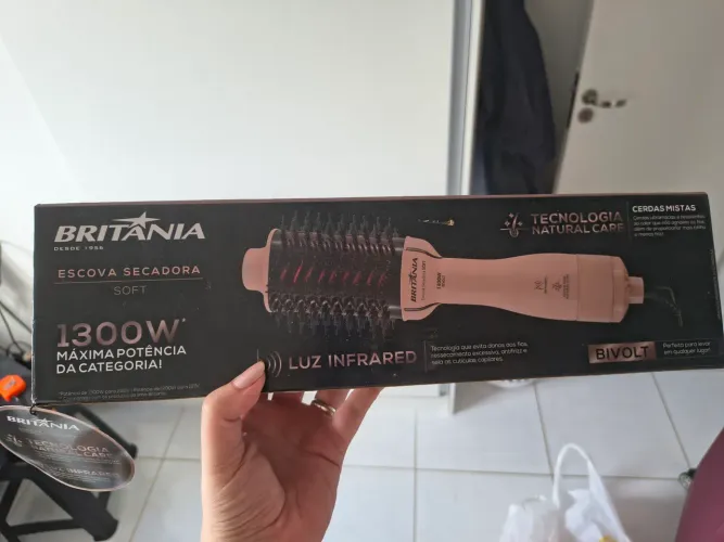Escova secadora e prancha de cabelo nunca usadas