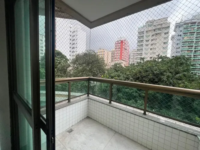 BS IMOBILIÁRIA VENDE! Localizado na Rua Cinco de Julho, em Jardim Icaraí