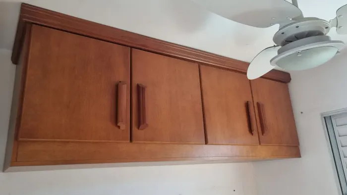 Armário Aéreo Colonial com 4 Portas e Prateleiras - 1,95 m