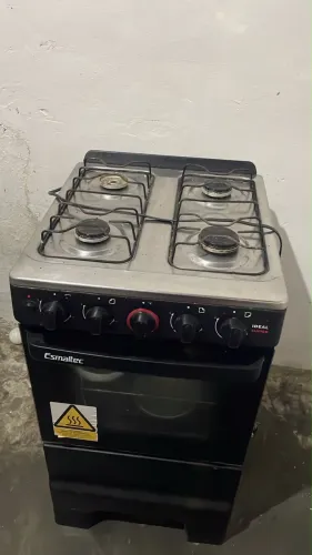 Vende se fogão com poucas marcas de uso