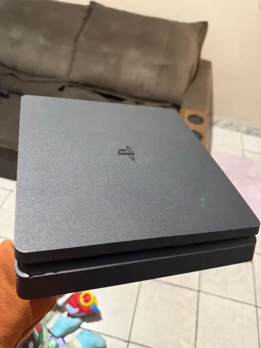 Ps4 Slim duas manetes 3 jogos