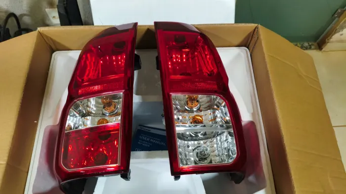 Par de Lanterna Original Toyota Hilux 2023/2024