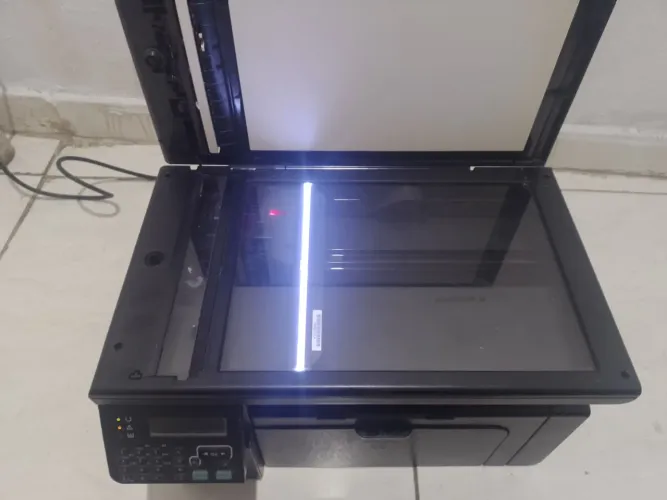 Impressora Multifuncional HP LaserJet M1212nf - Funcionando, com defeitos
