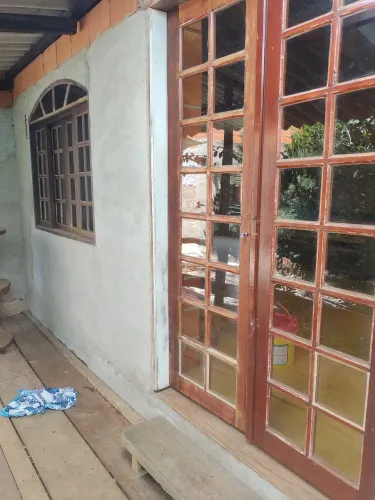 Casa  superior ,  * para mulheres , ou casal de idosos , com quarto/sala e cozinha 