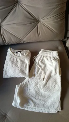 CONJUNTO MASCULINO LOUIS VUITTON EM PLUSH