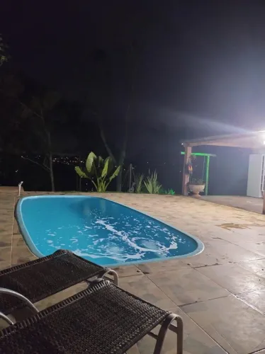 Chácara com piscina vista para represa de IGARATÁ