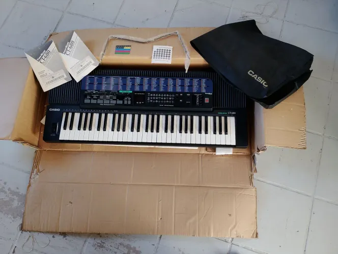 CASIO CT-680 OTIMO ESTADO