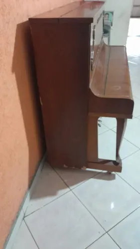 Piano armário acústico
