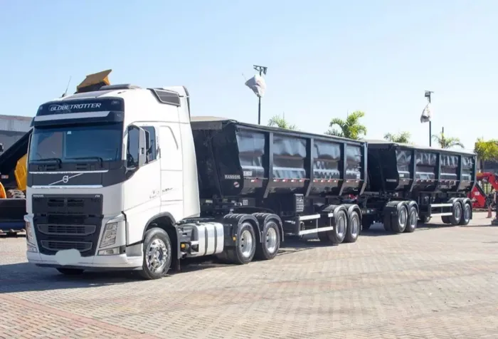 Volvo FH540 Globetrotter Com Rodocaçamba Randon - Ano 2017