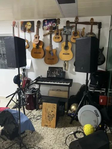 Aluguel de som caixas acústicas e instrumentos músicas e tb serviços de Dj para eventos 