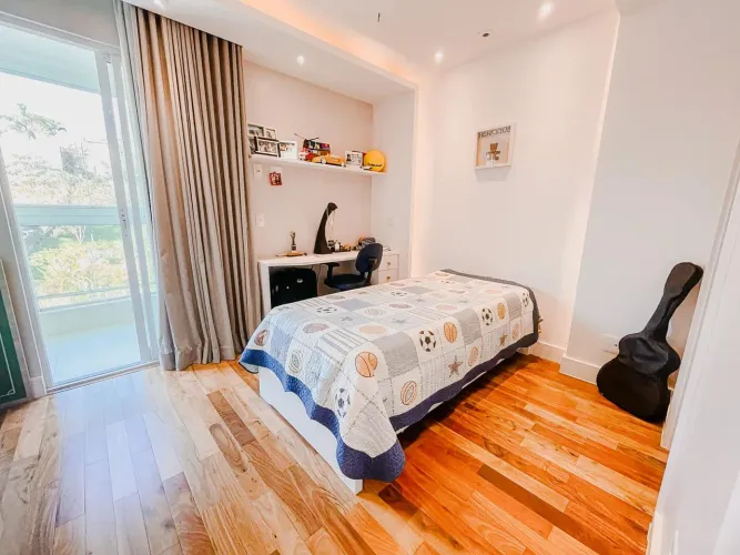 Casa para Venda em Petrópolis, Vila Militar, 3 dormitórios, 3 suítes, 4 banheiros, 2 vagas