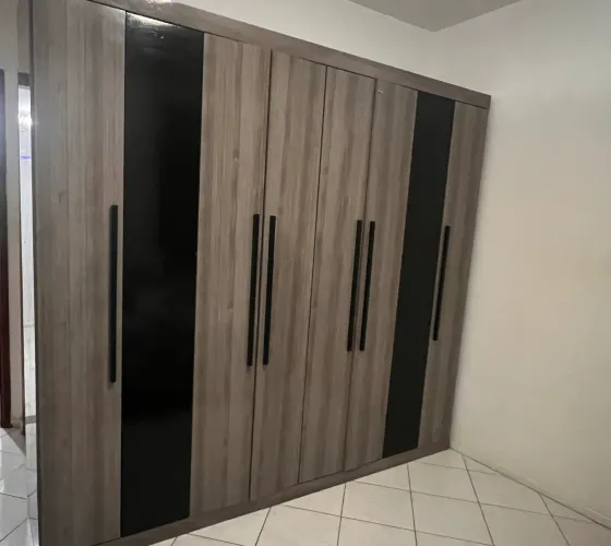 Guarda roupa 8 portas semi novo.