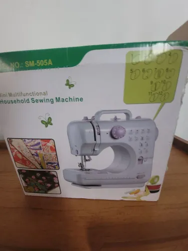 Mini máquina de costura