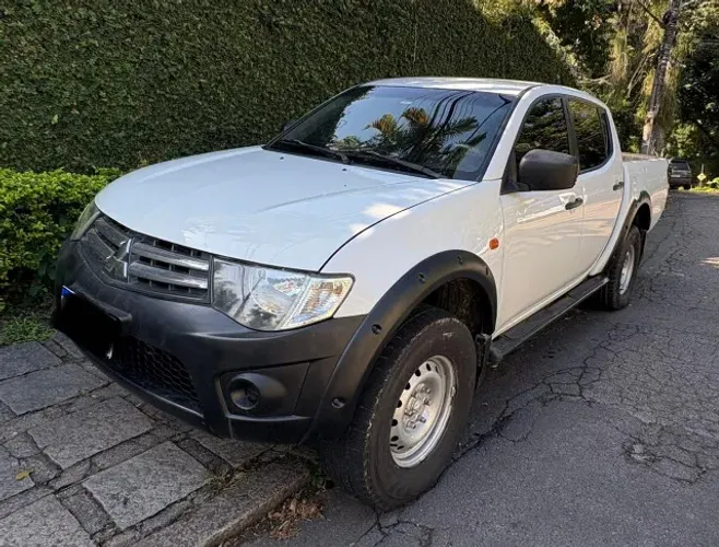 Mitsubishi L200 Triton GLS 3.2 CD TB Int.diesel MEC 2013