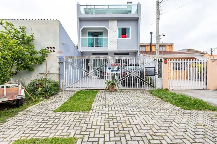 Sobrado Tripléx Imperdível na Cidade Industrial de Curitiba