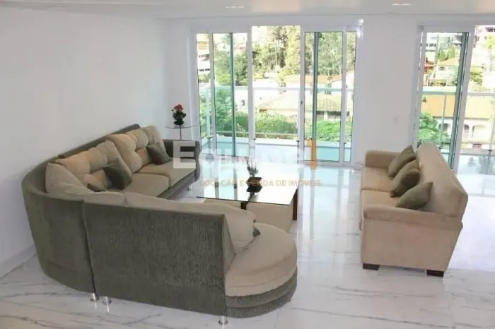 Casa de Alto Padrão para Alugar no Mangabeiras | 649m² | Piscina Aquecida
