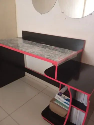 ESCRIVANINHA EM MADEIRA ?