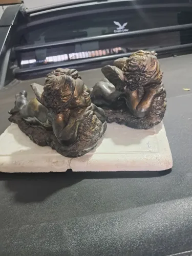 Duas estatuas de anjos deitados antigas raridade