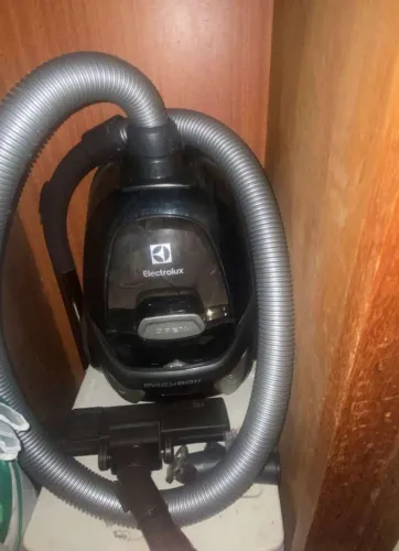 Aspirador de Pó Electrolux Easybox 1600W (Sem Saco Coletor) - 127V