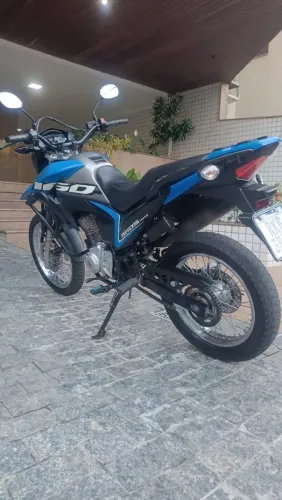 Vendo uma Bros moto muito bem conservada número de contato 21983-430804
