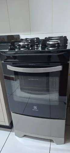 Forno 4 bocas Electrolux bivolt em ótimo estado