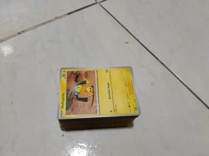 130 cards Pokémon