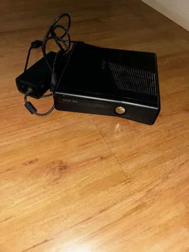 Xbox 360 4GB COMPLETO
