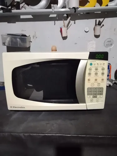 Microondas Eletrolux 18 litros