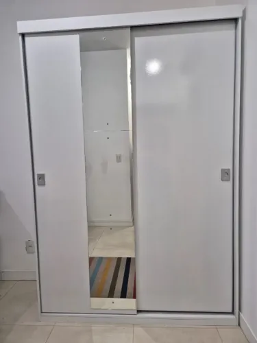 DOIS GUARDA ROUPAS SEMI-NOVOS