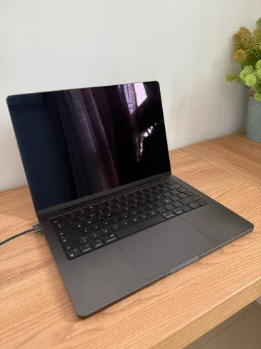 MacBook Pro 14" Apple M4 (16GB RAM / 512GB SSD) - Impecável! Adquirido em Jun/2025