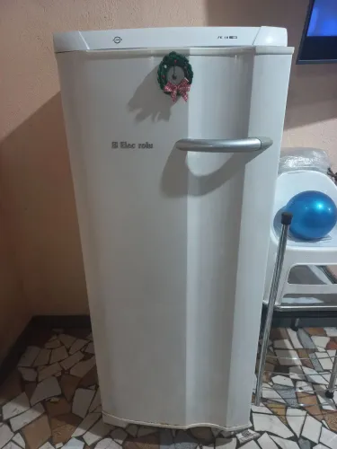 Vendo Freezer Electrolux Super FE 18