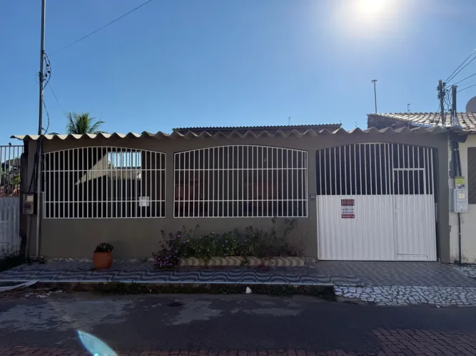 Aluga-se Casa Conj universitario I
