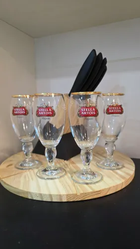 Vendo 4 copos de cerveja Stella Artois
