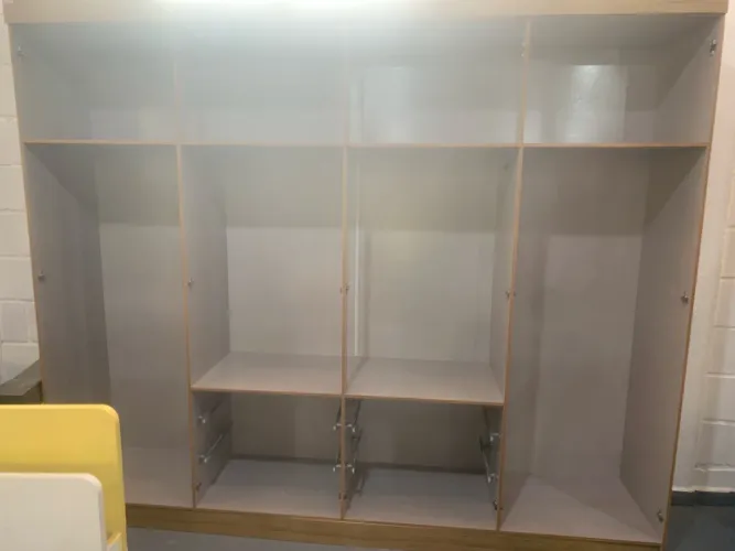 Vendo guarda-roupa novo