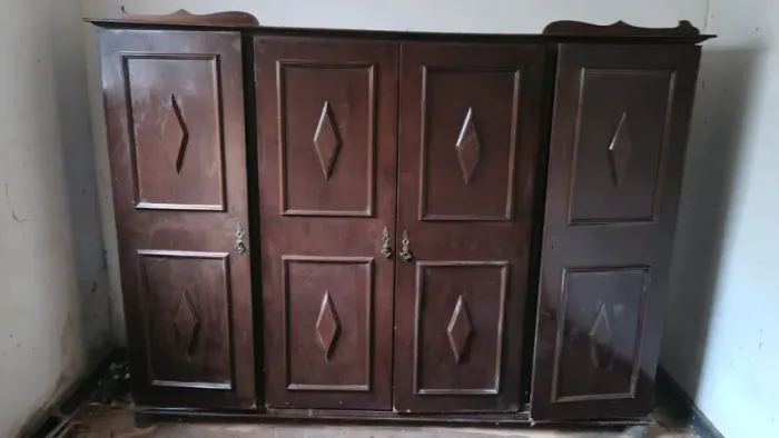 Guarda roupa antigo armario
