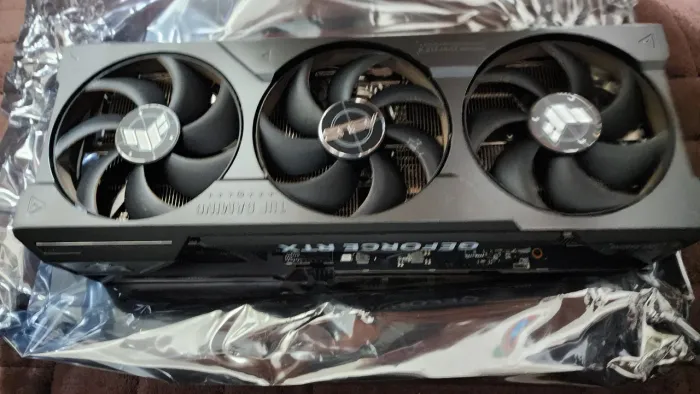 Vendo placa RTX 4090 TUF GAMING ASUS