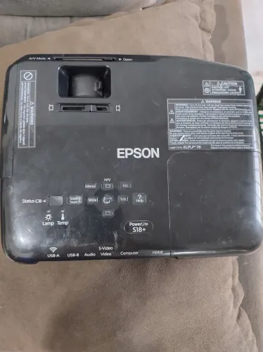 Vendo projetor s18+. 3000 lumes três meses de garantia