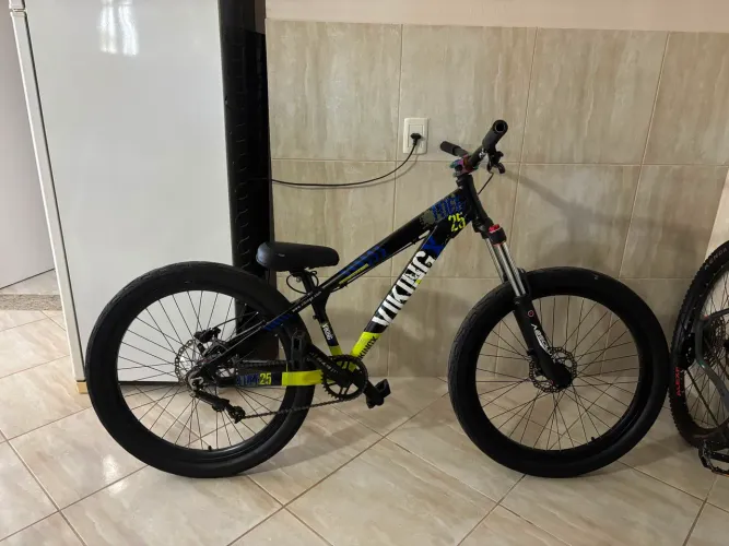 Bicicleta aro 26 VikingX Tuff25