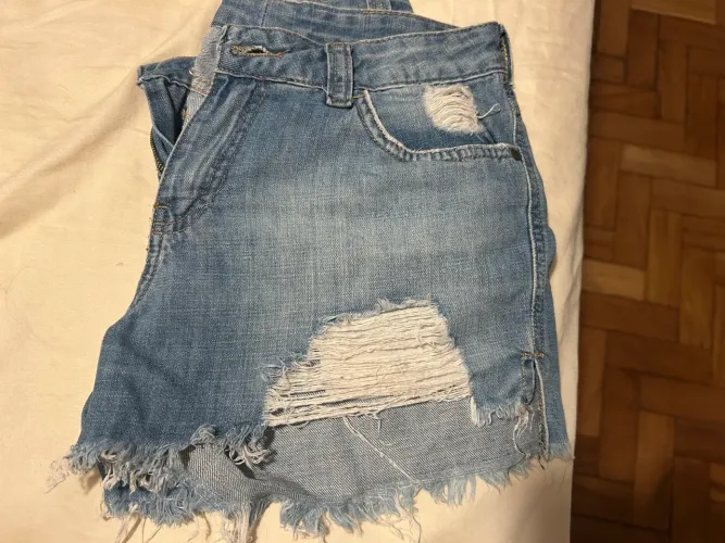 Short jeans desfiado tamanho 34