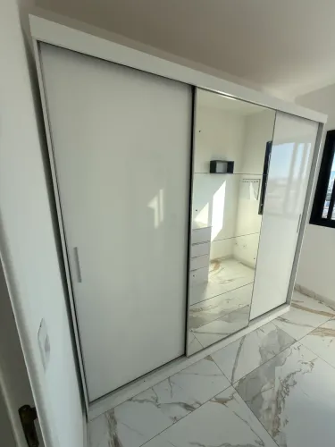Vende-se guarda roupas casal 