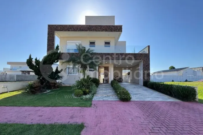 CASA à venda com piscina e 4 quartos em Peruíbe, no bairro Residencial Flora Rica