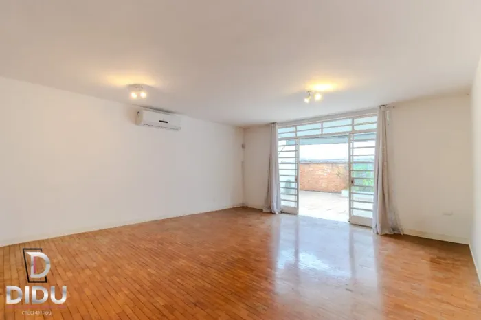 Sobrado para venda em Campo Belo com 3 quartos, sendo 1 suíte, 150m²