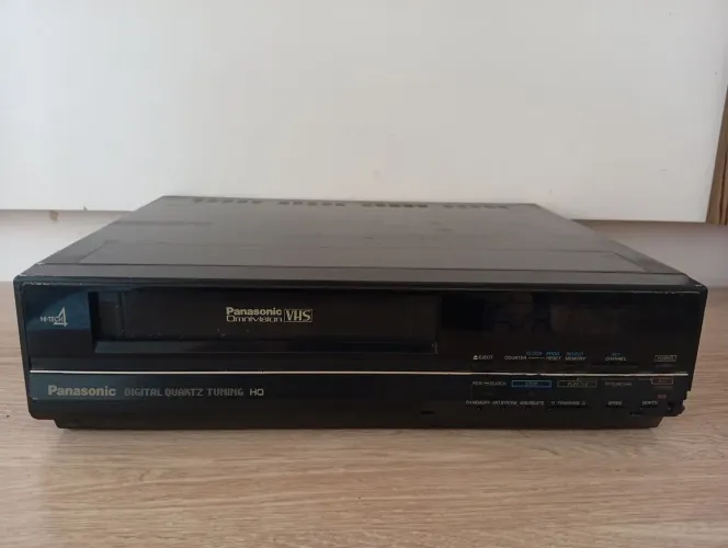 Vídeo cassete Panasonic PV - 4700 ( made in Japan ) não sei se funciona .