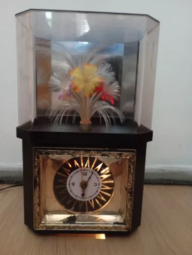 Relógio com luminária anos vintage anos 80