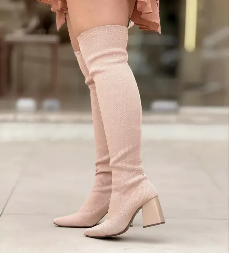 Bota 36 over malha Studio M bege salto 10