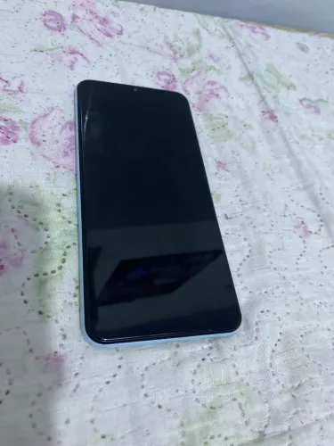 Vendo celular Samsung m13 bom para uso.