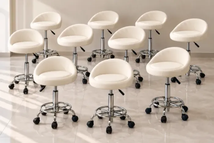 Mocho estetica branco 54 cm de altura promoção produtos de mostruario com pequenas mancha