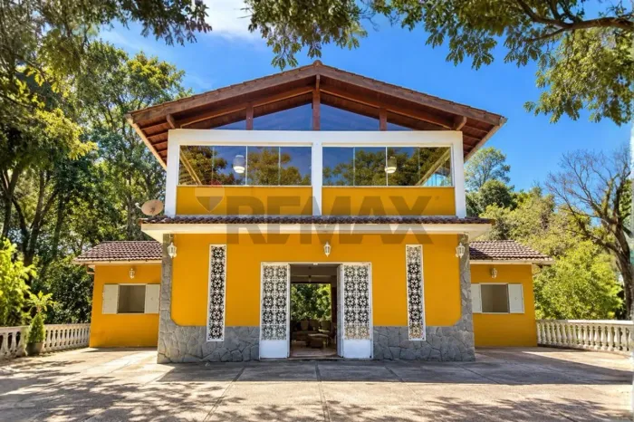 Casa à venda com 3 quartos, no Quitandinha, Petrópolis - RJ