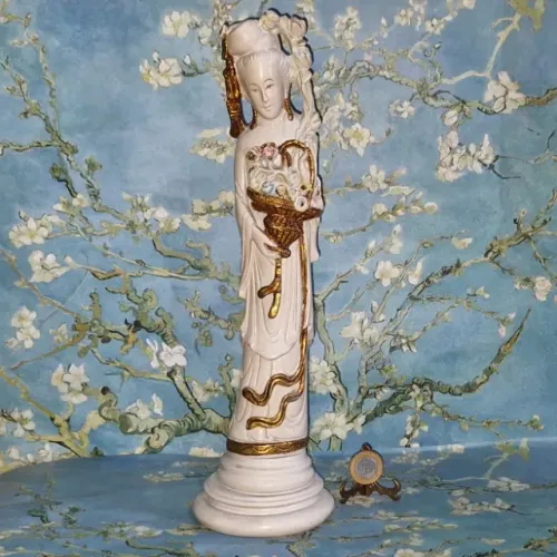 Estatueta Guan Yin ( Deusa da Compaixão na mitologia chinesa) tem 35 cm de altura.Perfeita
