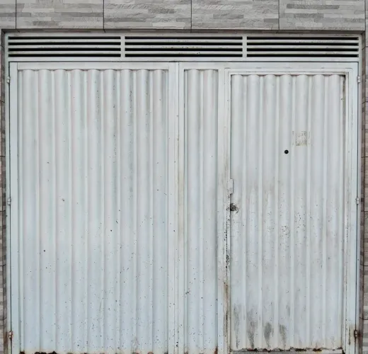 Portão de garagem duas bandas com social